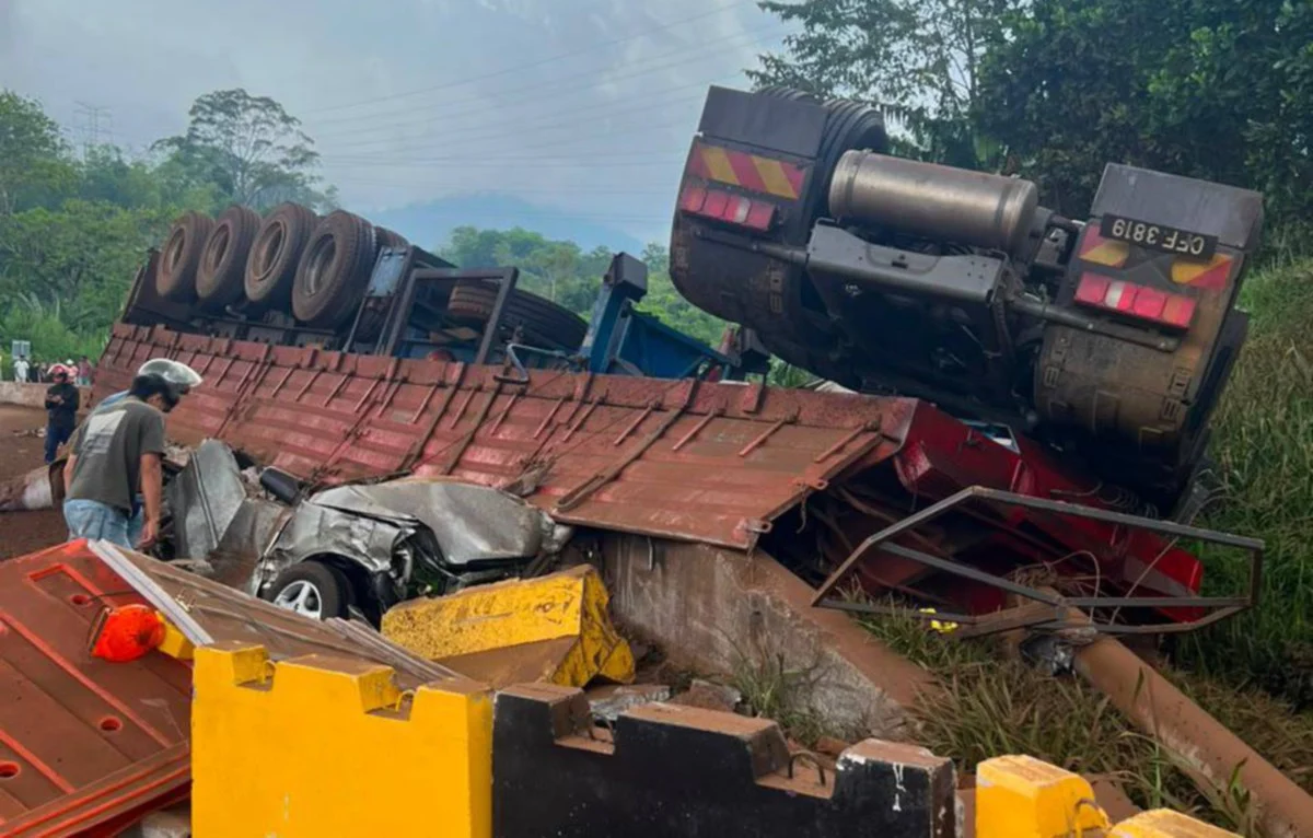 Bayi antara empat maut treler hempap kereta di Lebuhraya Karak