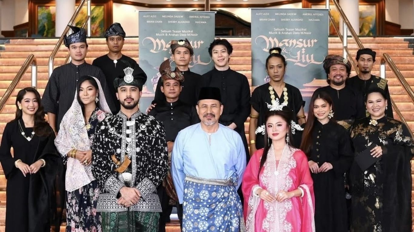 Datuk M. Nasir  arah teater Mansur & Liu. Pilih Aliff Aziz, Melinda Dadew watak utama